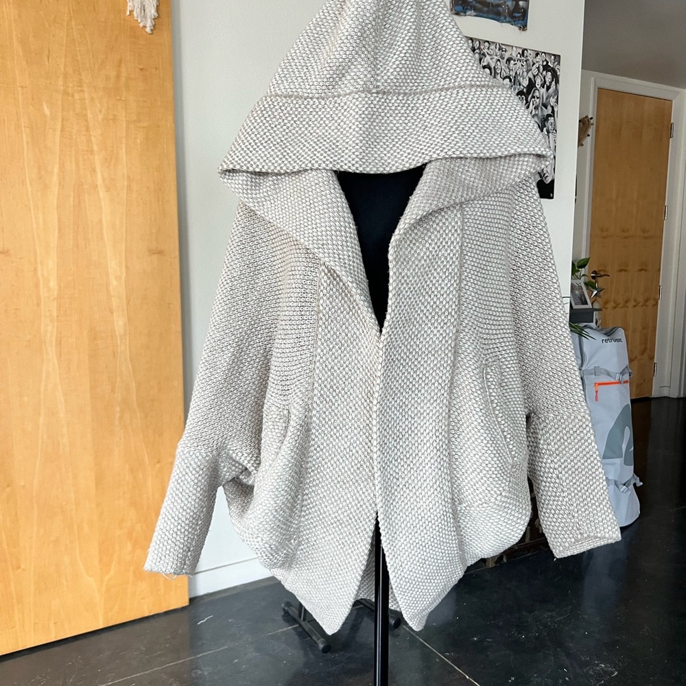 Zara Textured Hooded Batwing Oversized Sweater size medium